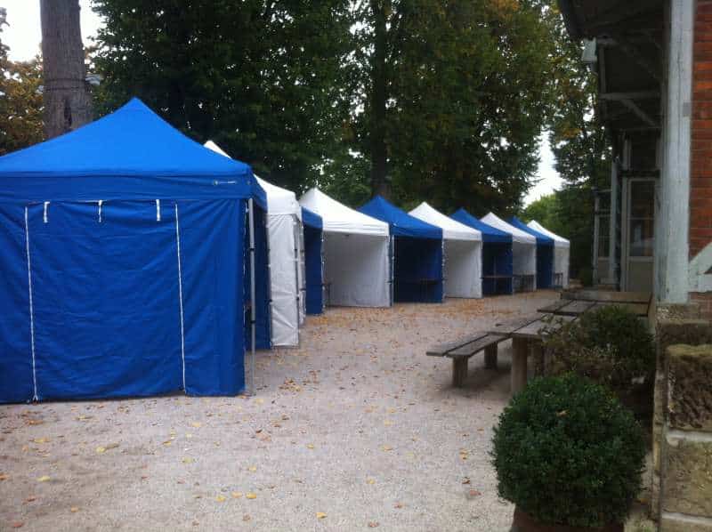 Faltpavillons blau-weiß für Firmenevent